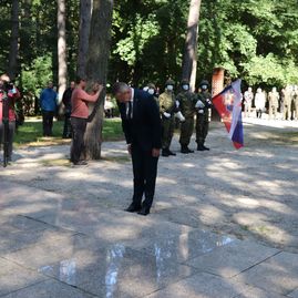 Zväčšiť fotografiu - Na brezine sa opäť spomínalo na hrdinov slovenského národného povstania - IMG_1065