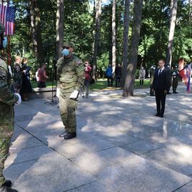 Zväčšiť fotografiu - Na brezine sa opäť spomínalo na hrdinov slovenského národného povstania - IMG_1070