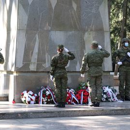 Zväčšiť fotografiu - Na brezine sa opäť spomínalo na hrdinov slovenského národného povstania - IMG_1078