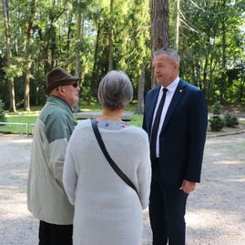 Zväčšiť fotografiu - Na brezine sa opäť spomínalo na hrdinov slovenského národného povstania - IMG_1188