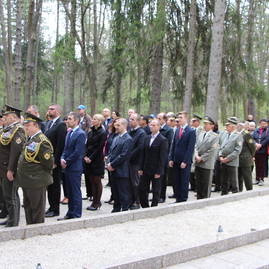 Na brezine sa spomínalo na obete oslobodenia krajského mesta spred 74 rokov - IMG_4032