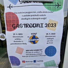 Zväčšiť fotografiu - Na gastrodňoch to opäť hýrilo farbami a vôňami, zabrať dostali najmä chuťové poháriky - 20230428_091504