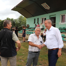 Zväčšiť fotografiu - Na hornej nitre sa ľudia bavia, oslavujú a spievajú - IMG_1461