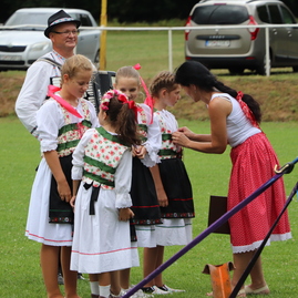 Zväčšiť fotografiu - Na hornej nitre sa ľudia bavia, oslavujú a spievajú - IMG_1505