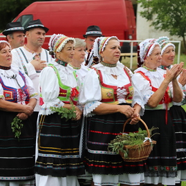 Zväčšiť fotografiu - Na hornej nitre sa ľudia bavia, oslavujú a spievajú - IMG_1542