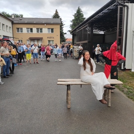 Zväčšiť fotografiu - Na hornej nitre sa ľudia bavia, oslavujú a spievajú - IMG_20220730_164700