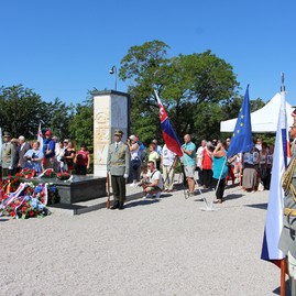 Zväčšiť fotografiu - Na hrdinov slovenského národného povstania spomínali na jankovom vŕšku - IMG_0075