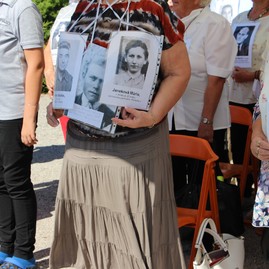 Zväčšiť fotografiu - Na hrdinov slovenského národného povstania spomínali na jankovom vŕšku - IMG_0080