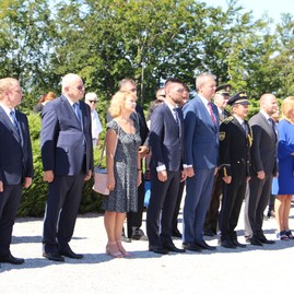 Zväčšiť fotografiu - Na hrdinov slovenského národného povstania spomínali na jankovom vŕšku - IMG_0101