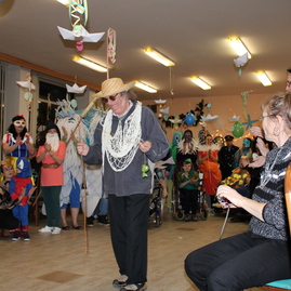 Zväčšiť fotografiu - Na karnevale v css jesienka sa zabávali pestrofarebné masky - Karneval 2019_CSS Jesienka Myjava (5)