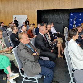 Zväčšiť fotografiu - Na konferencii odzneli praktické skúsenosti z fungovania regionálnej samosprávy - 20240521_114313