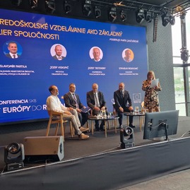 Zväčšiť fotografiu - Na konferencii odzneli praktické skúsenosti z fungovania regionálnej samosprávy - 20240521_132432