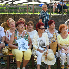 Zväčšiť fotografiu - Na odkaz snp nezabúdajú ani v trenčianskom kraji - Foto-3936