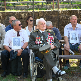 Zväčšiť fotografiu - Na odkaz snp nezabúdajú ani v trenčianskom kraji - Foto-3938