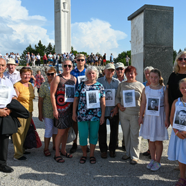 Zväčšiť fotografiu - Na odkaz snp nezabúdajú ani v trenčianskom kraji - Foto-3945