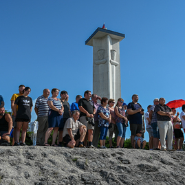 Zväčšiť fotografiu - Na odkaz snp nezabúdajú ani v trenčianskom kraji - Foto-3974