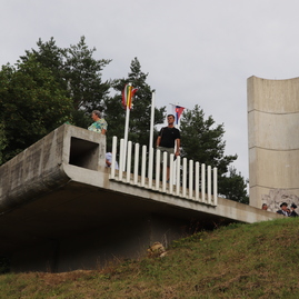 Zväčšiť fotografiu - Na odkaz snp nezabúdajú ani v trenčianskom kraji - IMG_2601