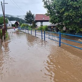 Zväčšiť fotografiu - Na odstránenie následkov povodní kraj prerozdelí 30 tisíc eur - matusik