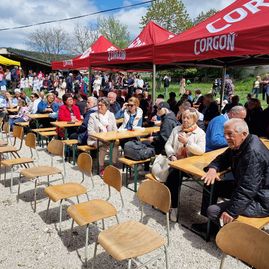 Zväčšiť fotografiu - Na salaši v pružine začala salašnícka sezóna - 6