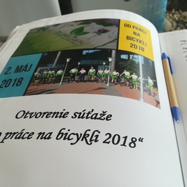 Na trenčianskej župe 5. ročník cyklistickej kampane do práce na bicykli štartovali okrem župana a národného cyklokoordinátora aj stredoškoláci - DO PRACE NA BICYKLI 2018 (7)