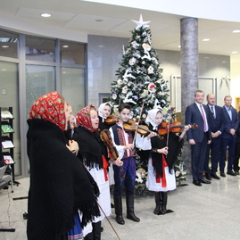 Na trenčianskom samosprávnom kraji už voňajú vianoce, celý týždeň sa ponesie v duchu ľudskej solidarity - Vianocne srdce Zelenej zupy 2017 (9)