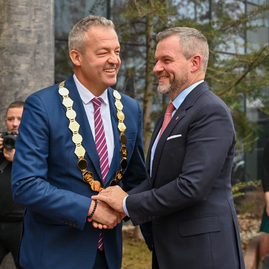 Zväčšiť fotografiu - Na trenčiansku župu zavítal prezident sr, nosnou témou bolo stredné školstvo - DSC_0870