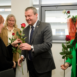 Na úrade tsk rozkvitli na počesť žien červené ruže - 20180305_TSK_MDZ_012