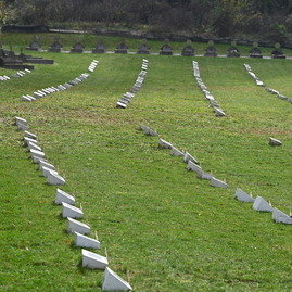 Zväčšiť fotografiu - Na vojenskom cintoríne si pripomenuli koniec veľkej vojny