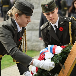 Zväčšiť fotografiu - Na vojenskom cintoríne si pripomenuli koniec veľkej vojny