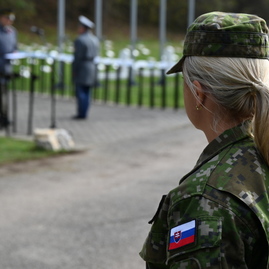 Zväčšiť fotografiu - Na vojenskom cintoríne si pripomenuli koniec veľkej vojny