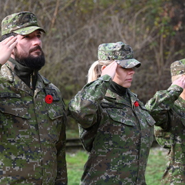 Zväčšiť fotografiu - Na vojenskom cintoríne si pripomenuli koniec veľkej vojny