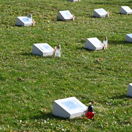 Zväčšiť fotografiu - Na vojenskom cintoríne si pripomenuli koniec veľkej vojny