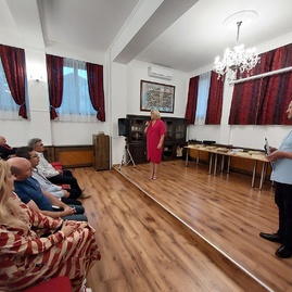 Zväčšiť fotografiu - Na záchranu životov odovzdal kraj ďalšie defibrilátory - 20210910_190133