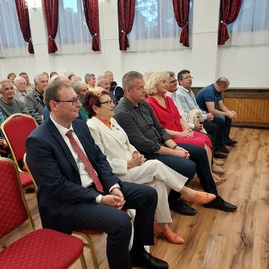 Zväčšiť fotografiu - Na záchranu životov odovzdal kraj ďalšie defibrilátory - 20210910_191144