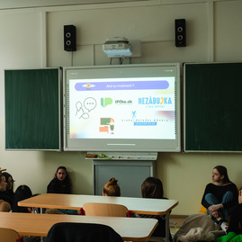 Zväčšiť fotografiu - Na základe negatívneho zážitku vytvoril projekt, ktorý pomáha druhým - TSK_SZŠ PD_spirit week (38 of 40)