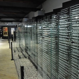 Zväčšiť fotografiu - Na župný úrad bola doručená takmer štyristovka žiadostí o dotáciu - muzeum_holokaustu_v_seredi_muzeum.sk