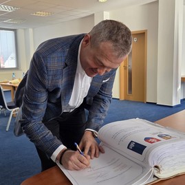 Zväčšiť fotografiu - Na župu zavítal holandský veľvyslanec, diskutovalo sa o meste kultúry i o zelených aktivitách