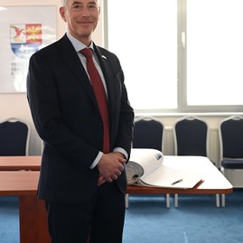 Zväčšiť fotografiu - Na župu zavítal holandský veľvyslanec, diskutovalo sa o meste kultúry i o zelených aktivitách