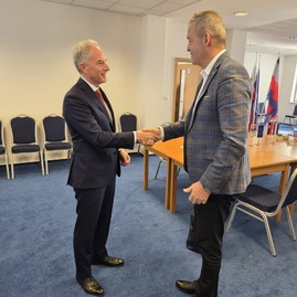 Zväčšiť fotografiu - Na župu zavítal holandský veľvyslanec, diskutovalo sa o meste kultúry i o zelených aktivitách