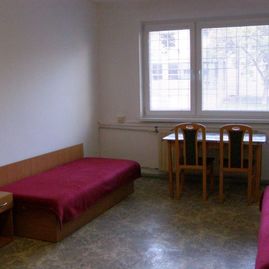 Zväčšiť fotografiu - Na zvládnutie utečeneckej krízy ponúka pomoc aj kraj - pruské soš