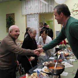 Na „štefana“ sa trenčiansky župan vybral do práce za tými, čo nesviatkujú s rodinami. návštevy plánuje aj na 31.12.2015 a 6.1.2016. - CSS_CHMELINEC_PUCHOV_26122015 (9)
