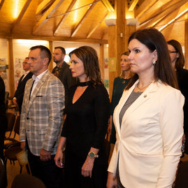Zväčšiť fotografiu - Najvyššie ocenenie kraja si odniesli 4 jednotlivci a 2 kolektívy - 20220527_Verejne_uznania_TSK_008w