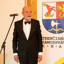 Zväčšiť fotografiu - Najvyššie ocenenie kraja si odniesli 4 jednotlivci a 2 kolektívy - 20220527_Verejne_uznania_TSK_087w
