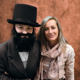 Zväčšiť fotografiu - Najvyššie ocenenie za najzaujímavejšie podujatie školskej knižnice putuje do trenčína.