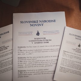 Zväčšiť fotografiu - Najvyššie ocenenie za najzaujímavejšie podujatie školskej knižnice putuje do trenčína.