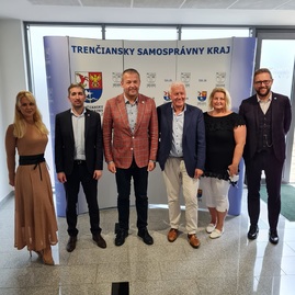 Zväčšiť fotografiu - Návšteva významenej osobnosti svetovej cyklistiky patricka lefevera v trenčianskom kraji - 20210916_110558