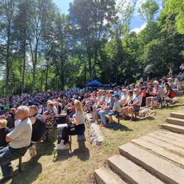 Zväčšiť fotografiu - Nedeľa v kraji patrila krásnemu okrúhlemu výročiu i folklóru - IMG-20230611-WA0030