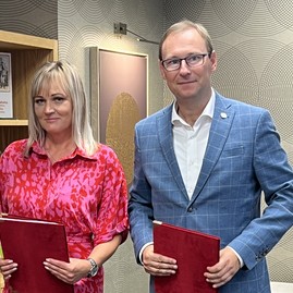 Zväčšiť fotografiu - Neet in need podpis - IMG_0203-orezane na 4,3 na nahlad