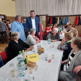 Zväčšiť fotografiu - Neoceniteľnú úlohu mám oslávili na viacerých miestach v trenčianskom kraji - 20220507_151205