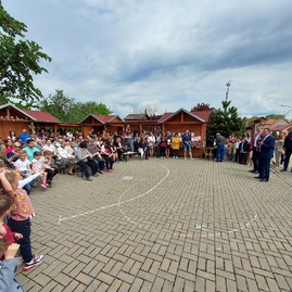 Zväčšiť fotografiu - Neoceniteľnú úlohu mám oslávili na viacerých miestach v trenčianskom kraji - 20220508_141436
